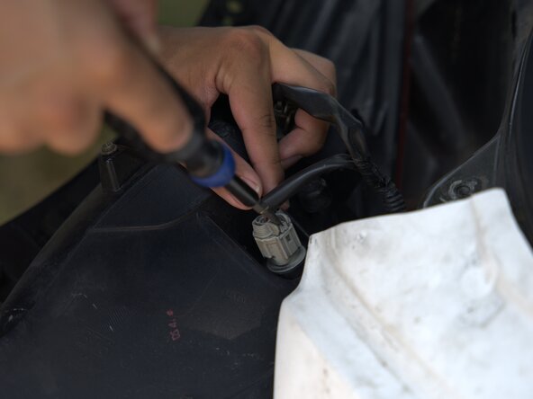 Nissan 350Z Tail Light Replacement: crwdns2935265:05crwdnd2935265:03crwdnd2935265:03crwdne2935265:0