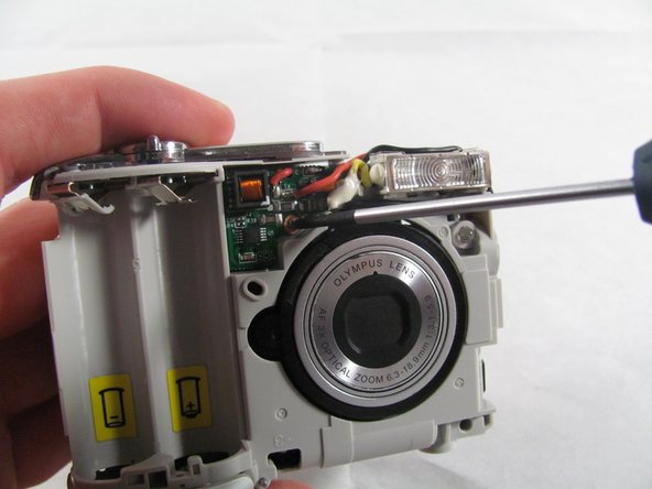 Removing Olympus FE-210 Flash Assembly: crwdns2935265:09crwdnd2935265:02crwdnd2935265:02crwdne2935265:0