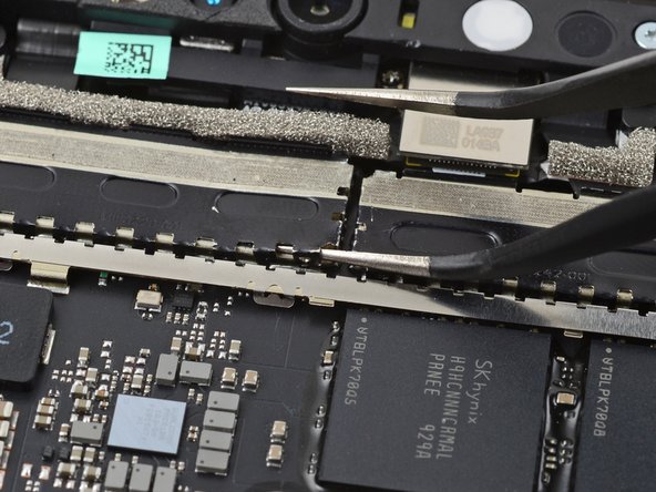 Microsoft Surface Pro X Front Camera Replacement: étape 36, image 2 de 3