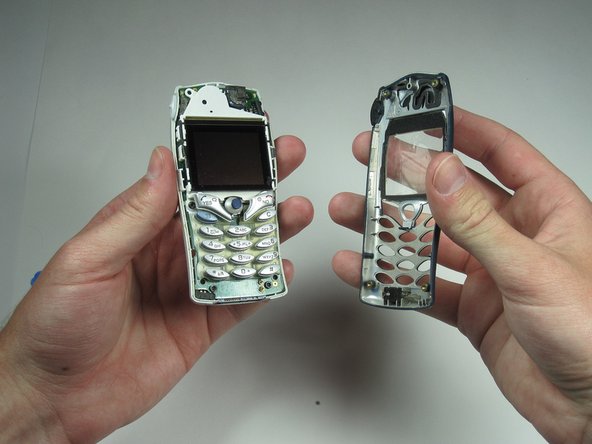 Disassembling Sony Ericsson T68i: crwdns2935265:04crwdnd2935265:03crwdnd2935265:03crwdne2935265:0