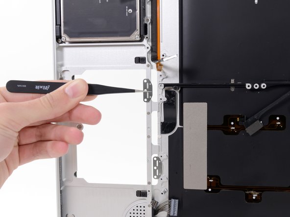 MacBook Pro 15" Unibody Late 2008 and Early 2009 Trackpad Replacement: crwdns2935265:036crwdnd2935265:02crwdnd2935265:02crwdne2935265:0