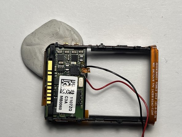 Pebble battery Replacement, Solder the red wire: 12 단계, 이미지 2개 중 2개