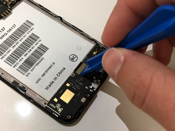 ZTE Tempo X Charging/Aux Board Replacement: crwdns2935265:05crwdnd2935265:02crwdnd2935265:03crwdne2935265:0