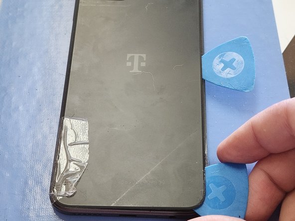 Revvl 6 Pro 5G Screen Replacement, Separate the Adhesive: crwdns2935265:03crwdnd2935265:02crwdnd2935265:03crwdne2935265:0