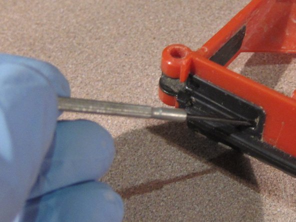 How to disassemble and clean your Roomba 560: шаг 13, изображение 2 из 3