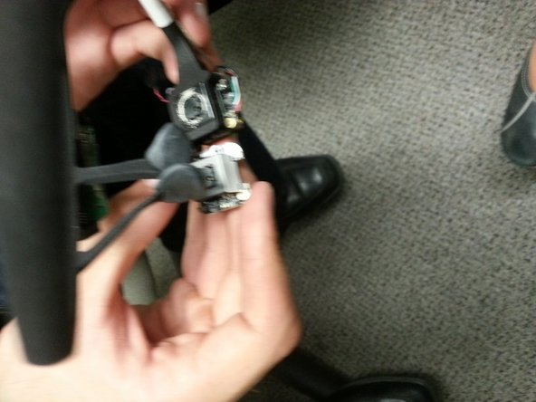 Dis/assembling Eye/Pupil Camera Housing: 步骤 27 中的图像 2，3