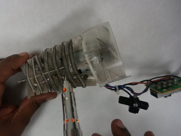 Revlon RVDR5061 Fan/Motor Assembly Replacement: crwdns2935265:04crwdnd2935265:02crwdnd2935265:03crwdne2935265:0