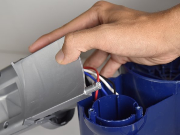 Shark Navigator Lift-Away Deluxe NV360 Power Button Replacement: crwdns2935265:012crwdnd2935265:02crwdnd2935265:03crwdne2935265:0