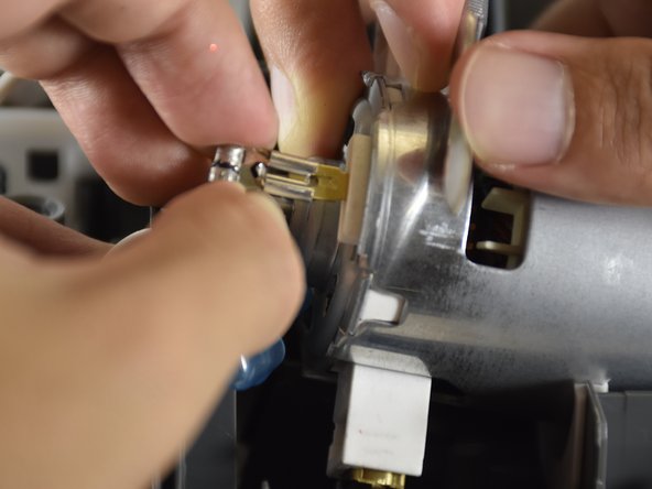 Shark Navigator Lift-Away Deluxe NV360 Roller Brush Motor Replacement: crwdns2935265:013crwdnd2935265:02crwdnd2935265:03crwdne2935265:0