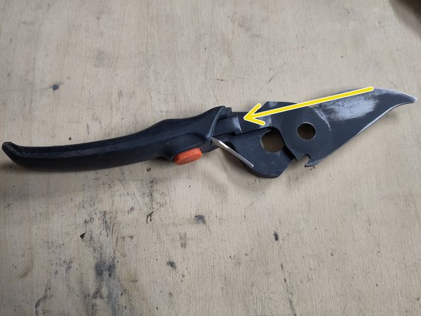 Gardena BS-XL Spring Replacement, insert the new spring: crwdns2935265:03crwdnd2935265:03crwdnd2935265:03crwdne2935265:0