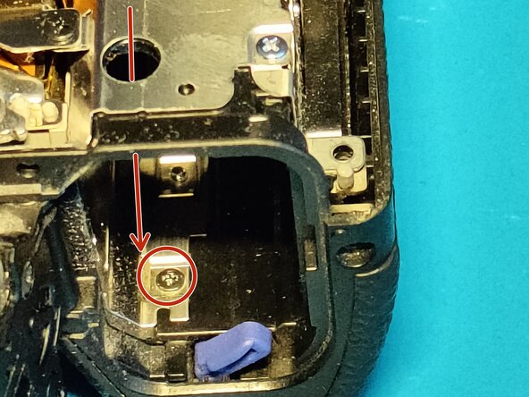 Sony A7 II Top Flex Cable replacement, Removing the grip 1: crwdns2935265:021crwdnd2935265:02crwdnd2935265:03crwdne2935265:0