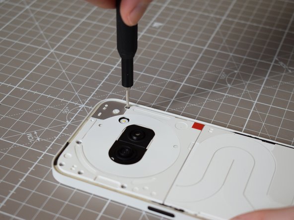 Nothing Phone (2a) Battery Replacement, Redo x9 T5 screws: crwdns2935265:035crwdnd2935265:03crwdnd2935265:03crwdne2935265:0