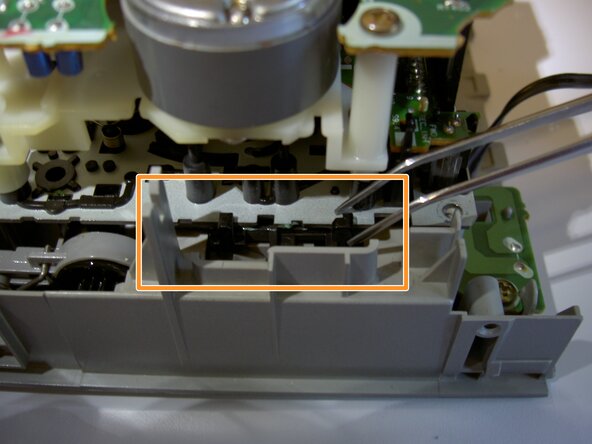 Panasonic SA-PM17 Tape Player Cover Replacement: crwdns2935265:011crwdnd2935265:02crwdnd2935265:03crwdne2935265:0