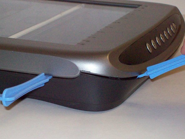 How to clean Microtek ScanMaker 5900 glass, Continue latch detachment: crwdns2935265:04crwdnd2935265:03crwdnd2935265:03crwdne2935265:0