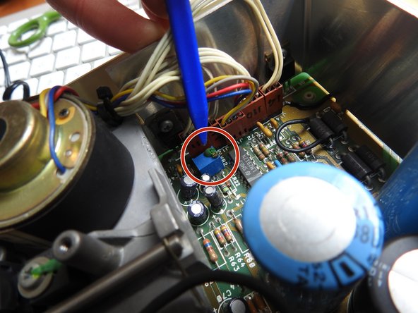 The simple Atari 1050 Disk Drive Conversion to DC, Calibrate the motor speed: crwdns2935265:08crwdnd2935265:02crwdnd2935265:02crwdne2935265:0