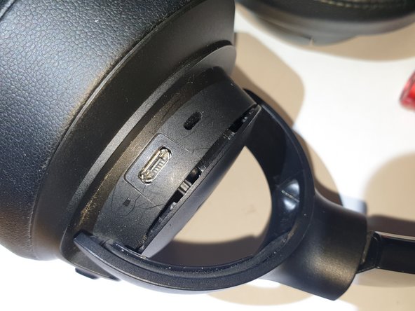 JBL Tune 700BT Teardown, right side - electronics cover: crwdns2935265:02crwdnd2935265:02crwdnd2935265:03crwdne2935265:0