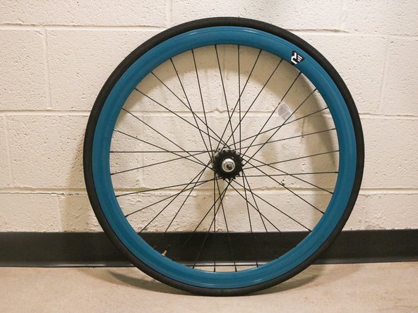 Replacing Cog and Lockring on the Rear Wheel of a Retrospec Fixed-Gear Bicycle: étape 3, image 2 de 2