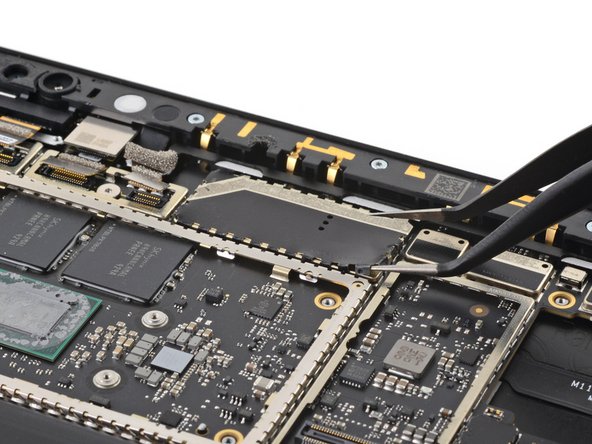 Microsoft Surface Pro X Volume Button Cable Replacement: passo 99, immagine 2 di 3