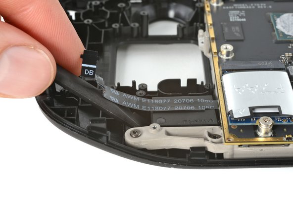 Steam Deck OLED Front Shell Replacement, Pry up the right speaker: crwdns2935265:082crwdnd2935265:02crwdnd2935265:03crwdne2935265:0