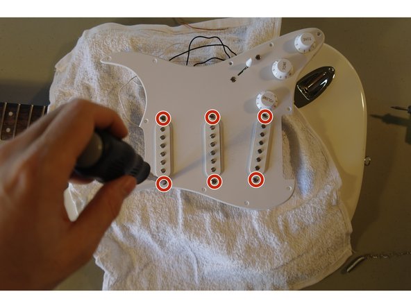 Squier Strat Guitar Pickups Replacement: crwdns2935265:06crwdnd2935265:02crwdnd2935265:02crwdne2935265:0