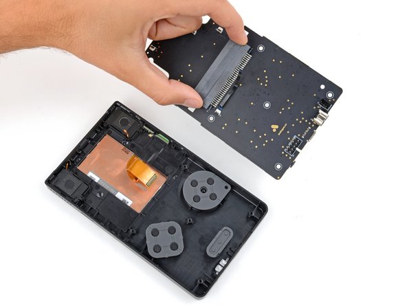 Analogue Pocket Buttons Replacement, Remove the main board: 步骤 17 中的图像 2，3