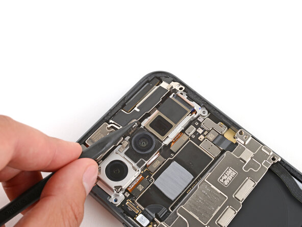Google Pixel 10 Rear Cameras Replacement, Remove the bracket: 20 단계, 이미지 3개 중 2개