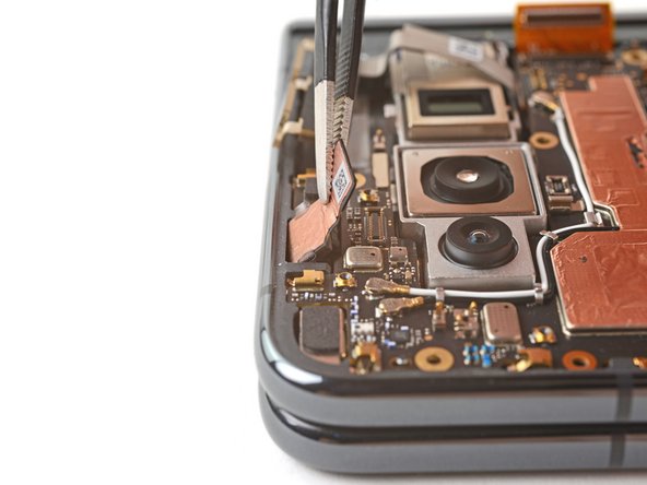 Google Pixel Fold Base Front Camera Replacement, Remove the front camera: passo 37, immagine 2 di 3
