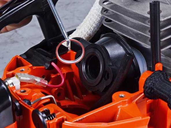 Echo Chain Saw CS4910 2020 Piston Assembly Replacement, Remove the collar: crwdns2935265:022crwdnd2935265:02crwdnd2935265:02crwdne2935265:0