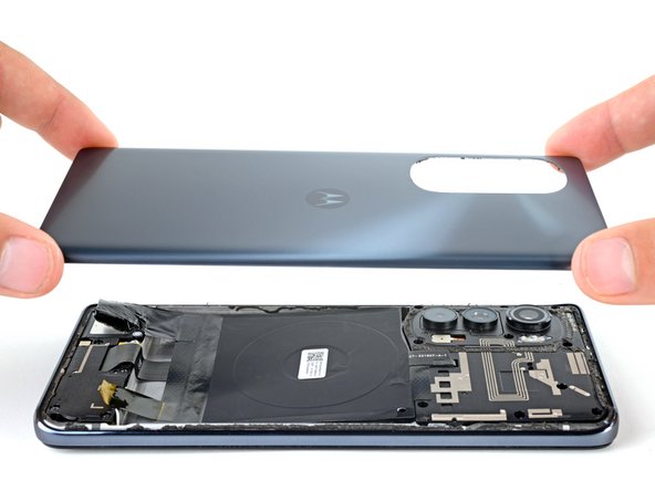 Motorola Edge (2022) Display Replacement, Remove the back cover: crwdns2935265:037crwdnd2935265:02crwdnd2935265:02crwdne2935265:0