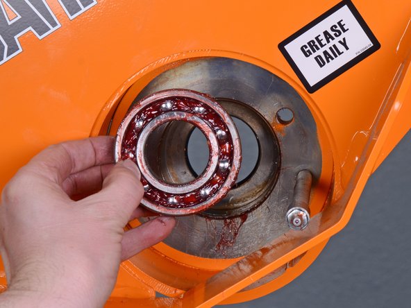 Barreto Tillers E1320HTRLR 2016 Tine Drive Motor Bearing Replacement, Remove the internal bearing: crwdns2935265:024crwdnd2935265:02crwdnd2935265:03crwdne2935265:0