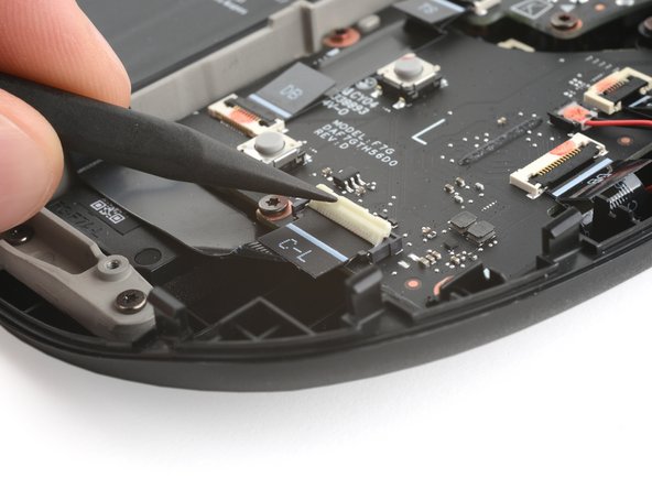 Steam Deck OLED Battery Replacement, Disconnect the interconnect cable: crwdns2935265:013crwdnd2935265:02crwdnd2935265:03crwdne2935265:0