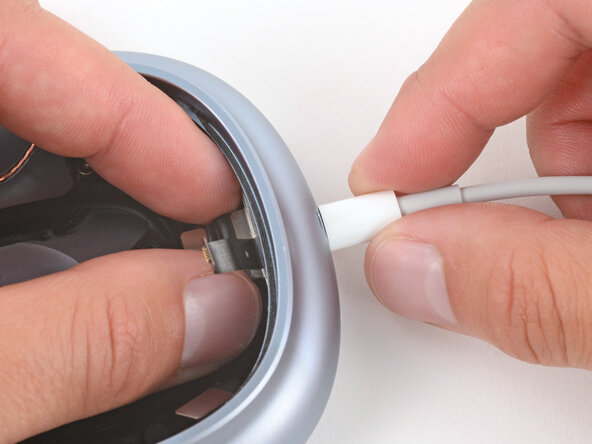 AirPods Max Right Microphone Replacement, Connect a charging cable: step 36, image 2 of 2