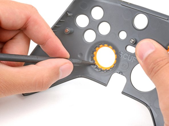 Scuf Instinct Pro Thumbstick Rings Replacement, Remove the thumbstick rings: stap 3, afbeelding 2 van 3