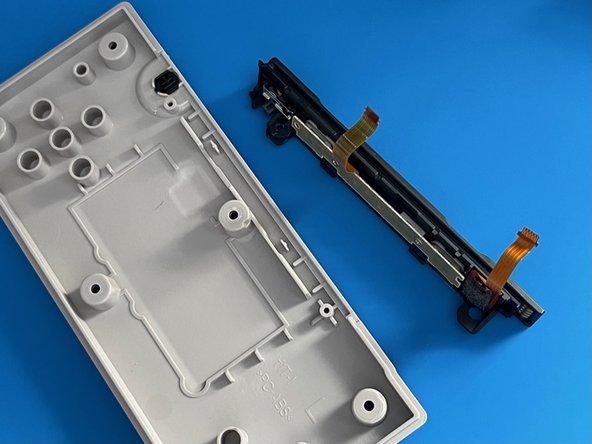 Left Nintendo Switch NES Controller Charging Rail Replacement, Remove the charging rail: crwdns2935265:04crwdnd2935265:03crwdnd2935265:03crwdne2935265:0