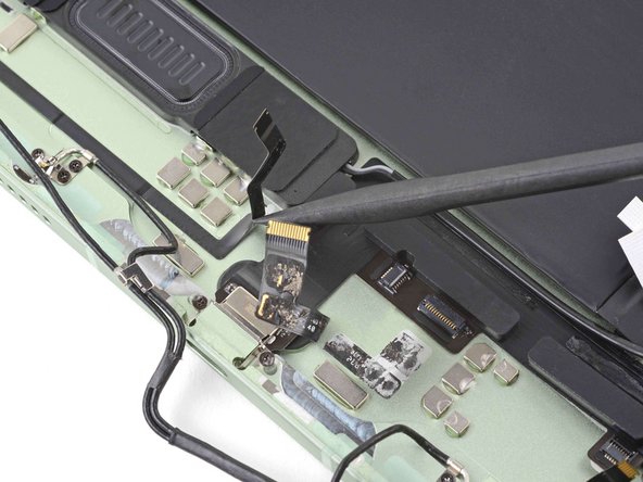 iPad Air 4 Logic Board Replacement, Disconnect and separate the lower left antenna interconnect cable: stap 0, afbeelding 3 van 3