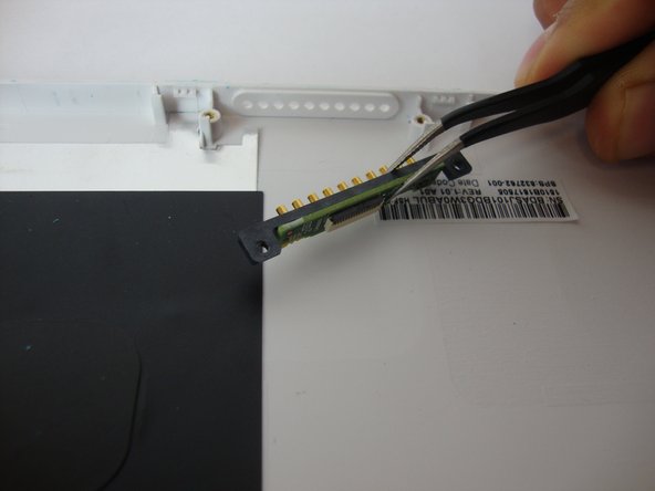 HP Pavilion x2 10-n113dx Hinge Connector Replacement: crwdns2935265:010crwdnd2935265:02crwdnd2935265:02crwdne2935265:0