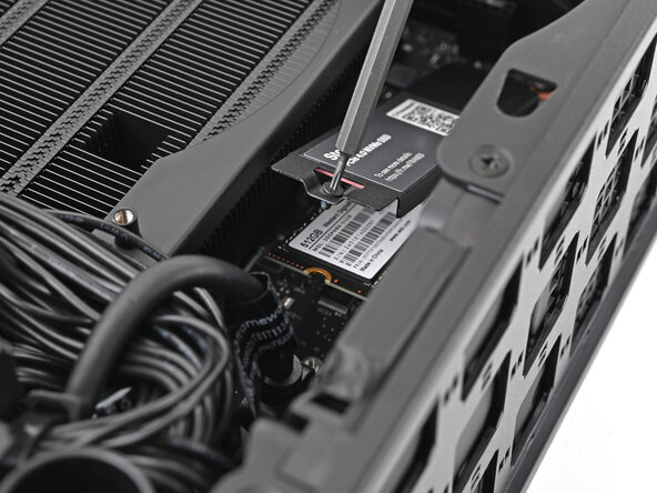 Framework Desktop Mainboard Replacement, Install the heat spreader: Schritt 10, Bild 1 von 3