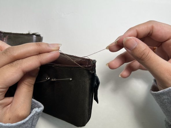 How to Repair the Lining of a Leather Wallet: crwdns2935265:08crwdnd2935265:02crwdnd2935265:02crwdne2935265:0