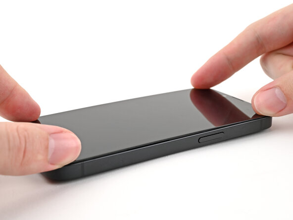 iPhone 16e Screen Replacement