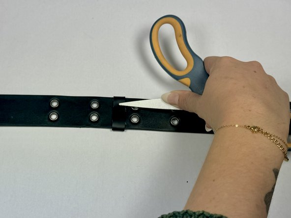 Belt Loop Keeper Replacement: crwdns2935265:03crwdnd2935265:02crwdnd2935265:02crwdne2935265:0