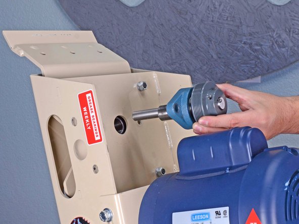 EDCO Floor Stripper TS8 .75L (2017) Striker Plate Replacement: crwdns2935265:016crwdnd2935265:02crwdnd2935265:02crwdne2935265:0