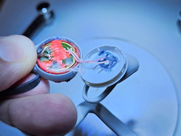 Battery Revival, Earpiece removal: crwdns2935265:04crwdnd2935265:03crwdnd2935265:03crwdne2935265:0