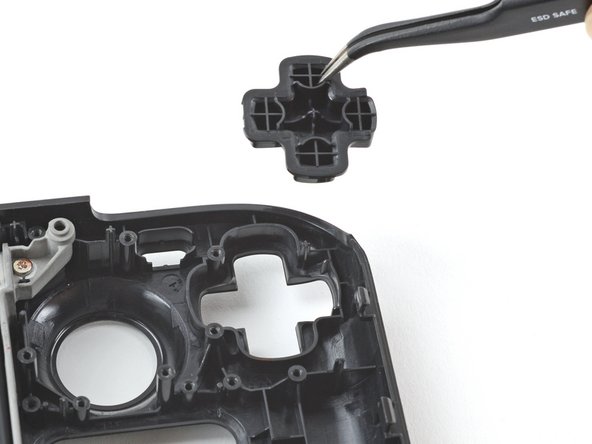 Steam Deck Front Shell Replacement, Remove the D-pad: crwdns2935265:089crwdnd2935265:02crwdnd2935265:02crwdne2935265:0