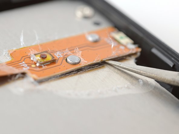 Kobo Clara BW (P365) Screen Replacement, Separate the power button adhesive: crwdns2935265:013crwdnd2935265:03crwdnd2935265:03crwdne2935265:0