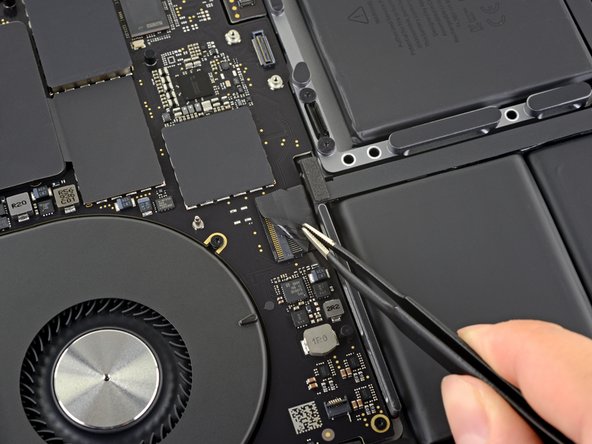 MacBook Pro 16" 2019 Battery Replacement, Disconnect the keyboard cable: crwdns2935265:041crwdnd2935265:02crwdnd2935265:03crwdne2935265:0