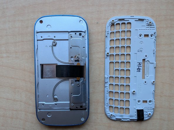 LG Extravert 2 Teardown, Remove the keyboard slide-out plate: crwdns2935265:011crwdnd2935265:03crwdnd2935265:03crwdne2935265:0