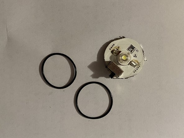 Companion XP450 LED 360º Lantern Teardown, Disassembling the torch: crwdns2935265:05crwdnd2935265:02crwdnd2935265:03crwdne2935265:0