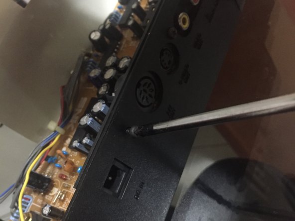 SNK Neo Geo CD Teardown, step 7: crwdns2935265:07crwdnd2935265:03crwdnd2935265:03crwdne2935265:0