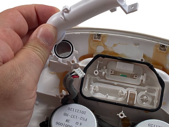 JBL OnBeat Micro Demontage, De basreflexbuis verwijderen: stap 12, afbeelding 3 van 3