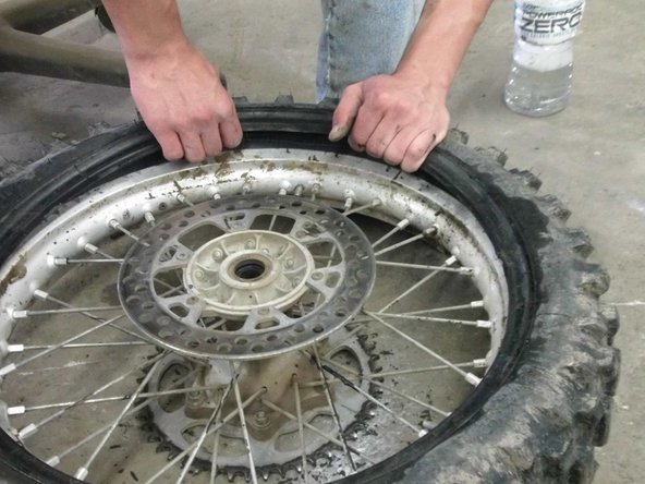 How to change a dirt bike tire: crwdns2935265:08crwdnd2935265:02crwdnd2935265:02crwdne2935265:0
